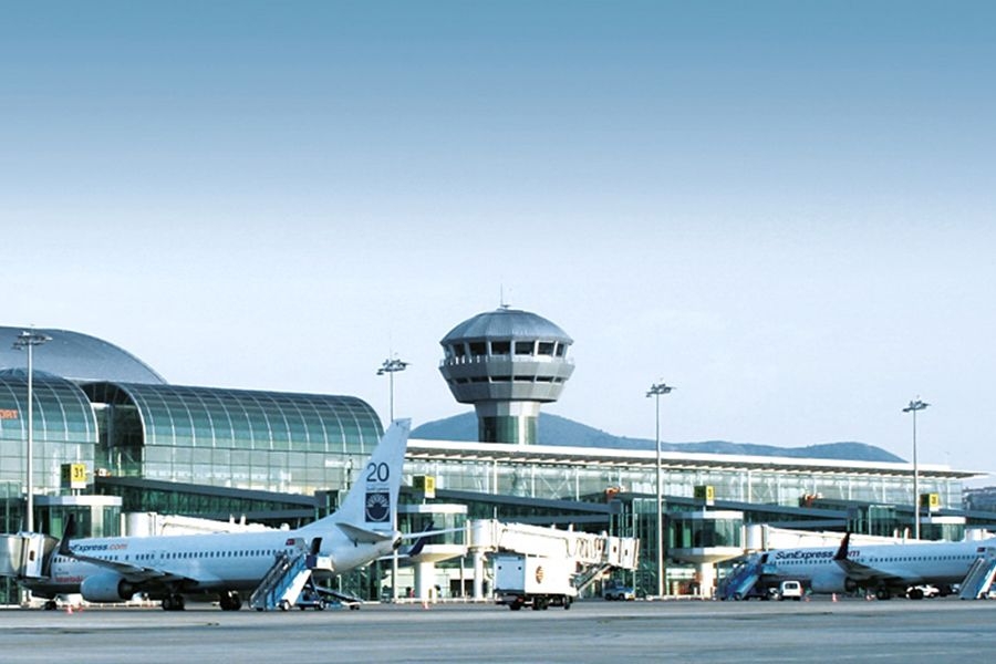 İzmir Adnan Menderes Havalimanı (ADB) Araç Kiralama
